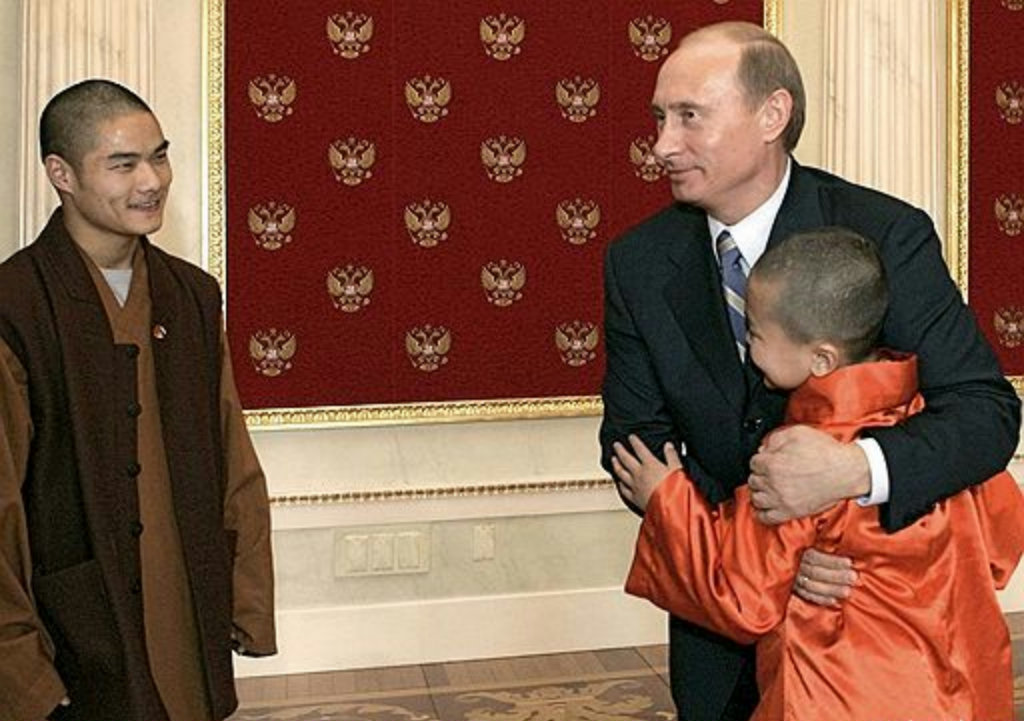 Фото Путина Целующего Мальчика Фото Путина Целующего Мальчика