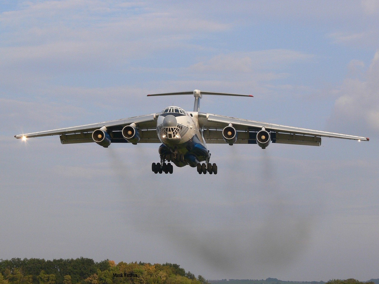 Разбившийся Ил-76 МЧС нашли в Иркутской области