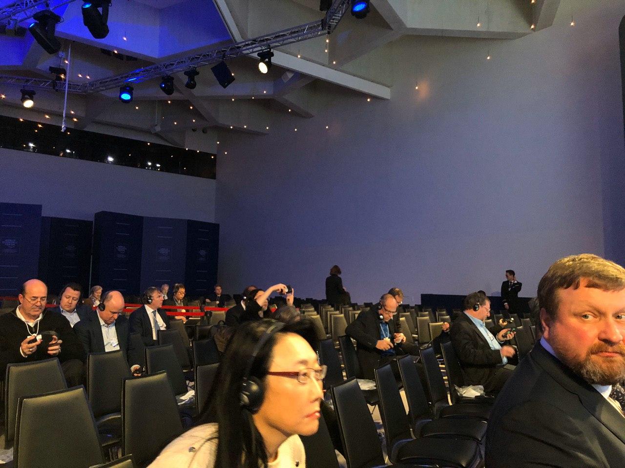 Давос форум. Зеленский давос выступление. Зеленский давос выступление. Зеленский davos 2022. Зеленский в давосе.