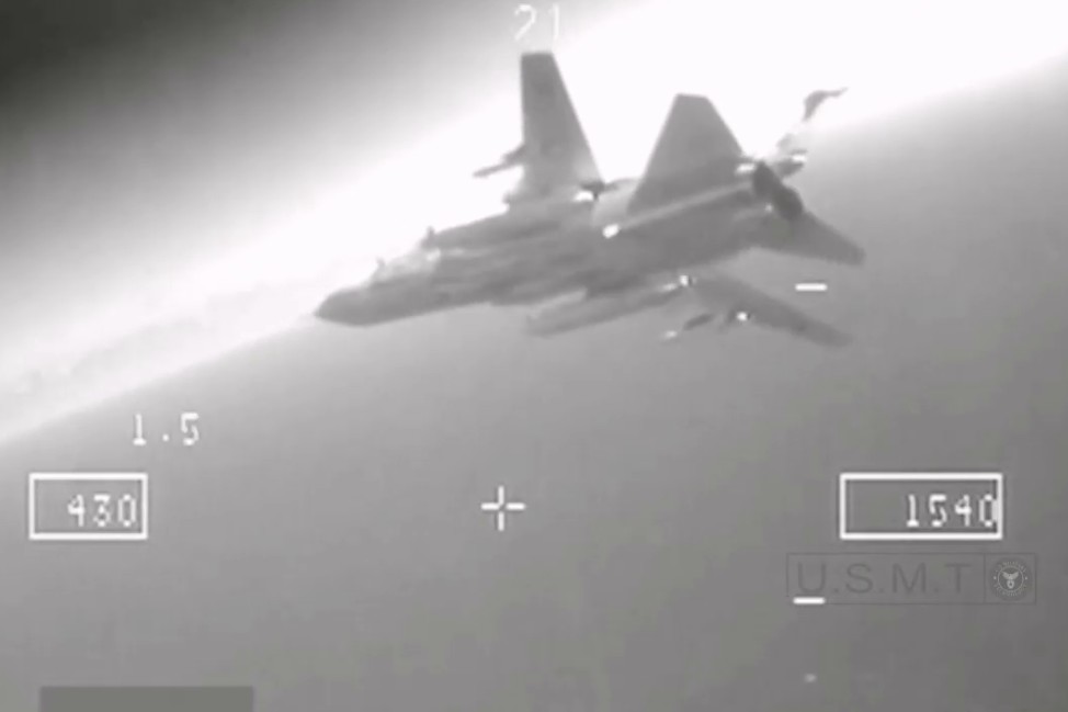 НАТО показало перехват российских Су-30 и Су-24, устроивших маневры у корабля ВМС США в Балтии 2
