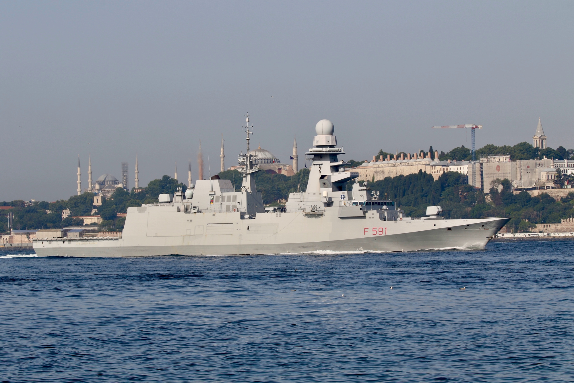 Группа быстрого реагирования НАТО идет в Черное море: два фрегата пересекли Босфор 1 Группа быстрого реагирования НАТО идет в Черное море: два фрегата пересекли Босфор 1
