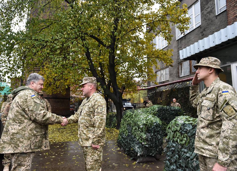 Президент прибыл с визитом в прифронтовую Авдеевку