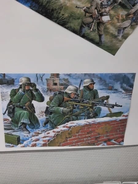 "С 23 февраля": в России магазин "украсили" стенгазетой с солдатами НАТО и Вермахта 2