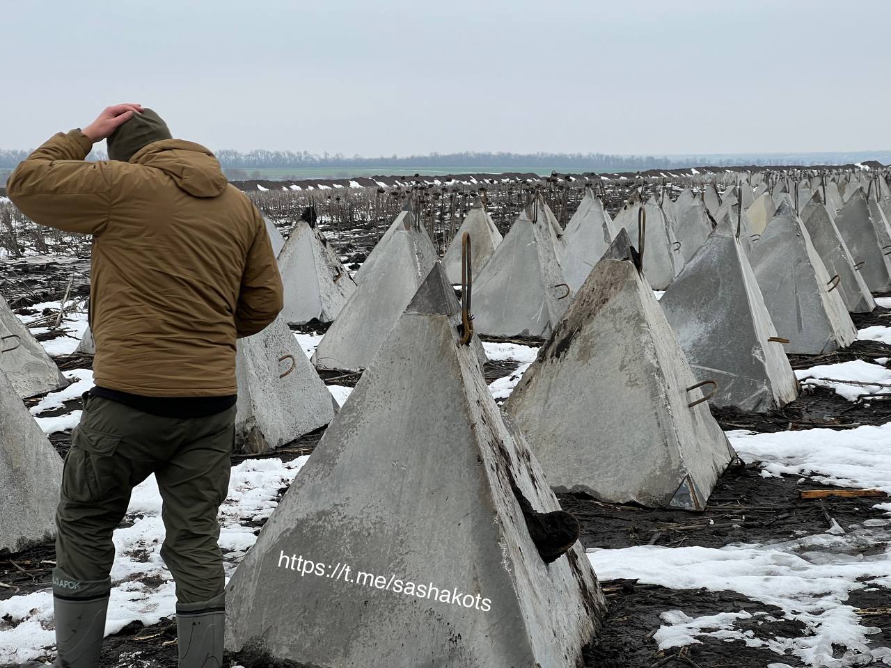 Военно-исторический музей владивостокская крепость. Инженерные фортификационные сооружения. Крепость владивосток музей. Линия обороны в белгородской области. Зубы дракона противотанковые белгород.