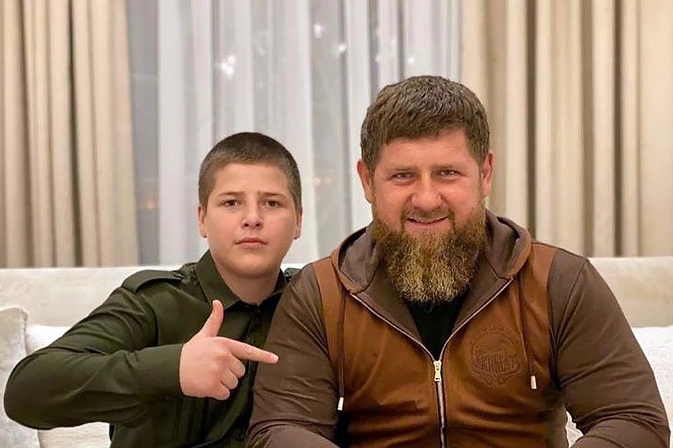 Кадыров показал видео, на котором его сын Адам в СИЗО избивает заключенного - вспыхнул скандал