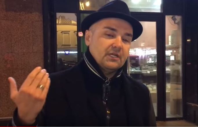 Гей-скандал в "скрепной": экс-мэр Архангельска получил по голове у булочной от "блюстителя нравов" - кадры