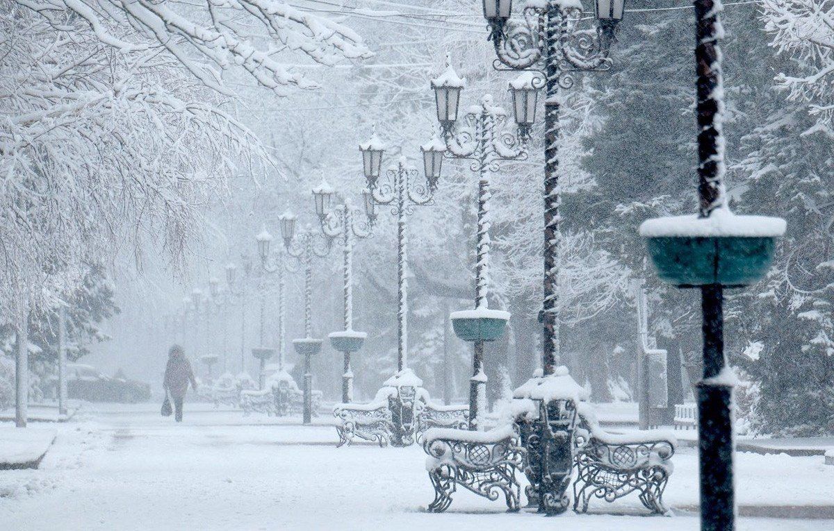 Ударит мощная непогода: Украину накроет снежный и грозовой шторм