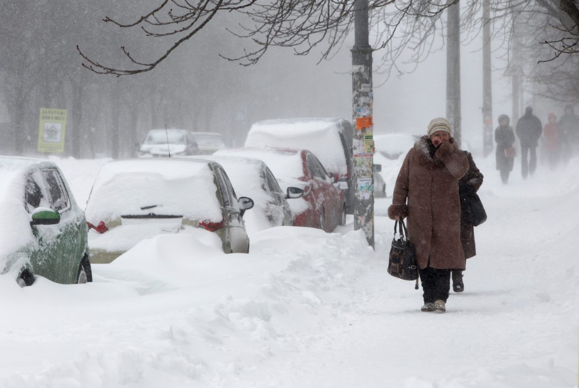 Снежные метели, гололед и пронизывающий ветер до 20 м/с: синоптики озвучили суровый прогноз погоды для регионов Украины