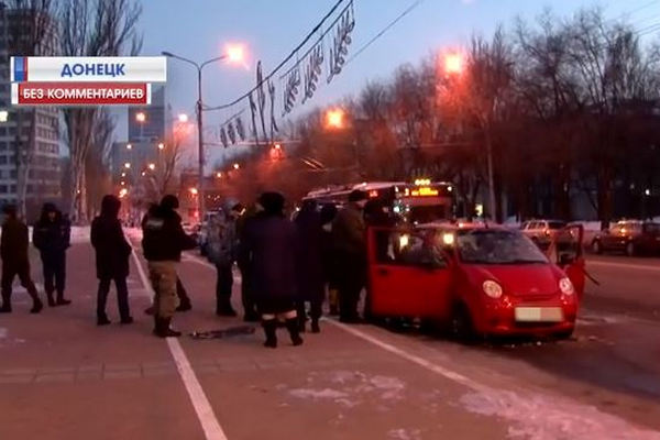 ​В Сеть “слили” первые кадры с места взрыва авто в центре оккупированного Донецка