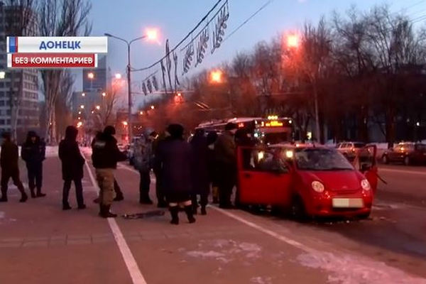 ​В Сеть “слили” первые кадры с места взрыва авто в центре оккупированного Донецка
