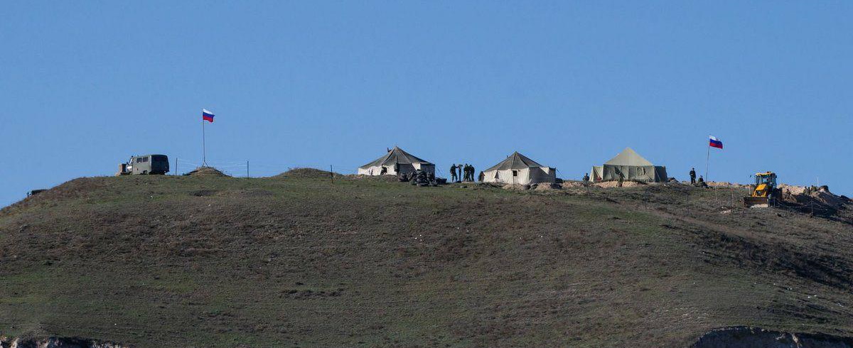 Военные РФ разбили лагерь на границе Армении и Азербайджана - кадры обошли Сеть 