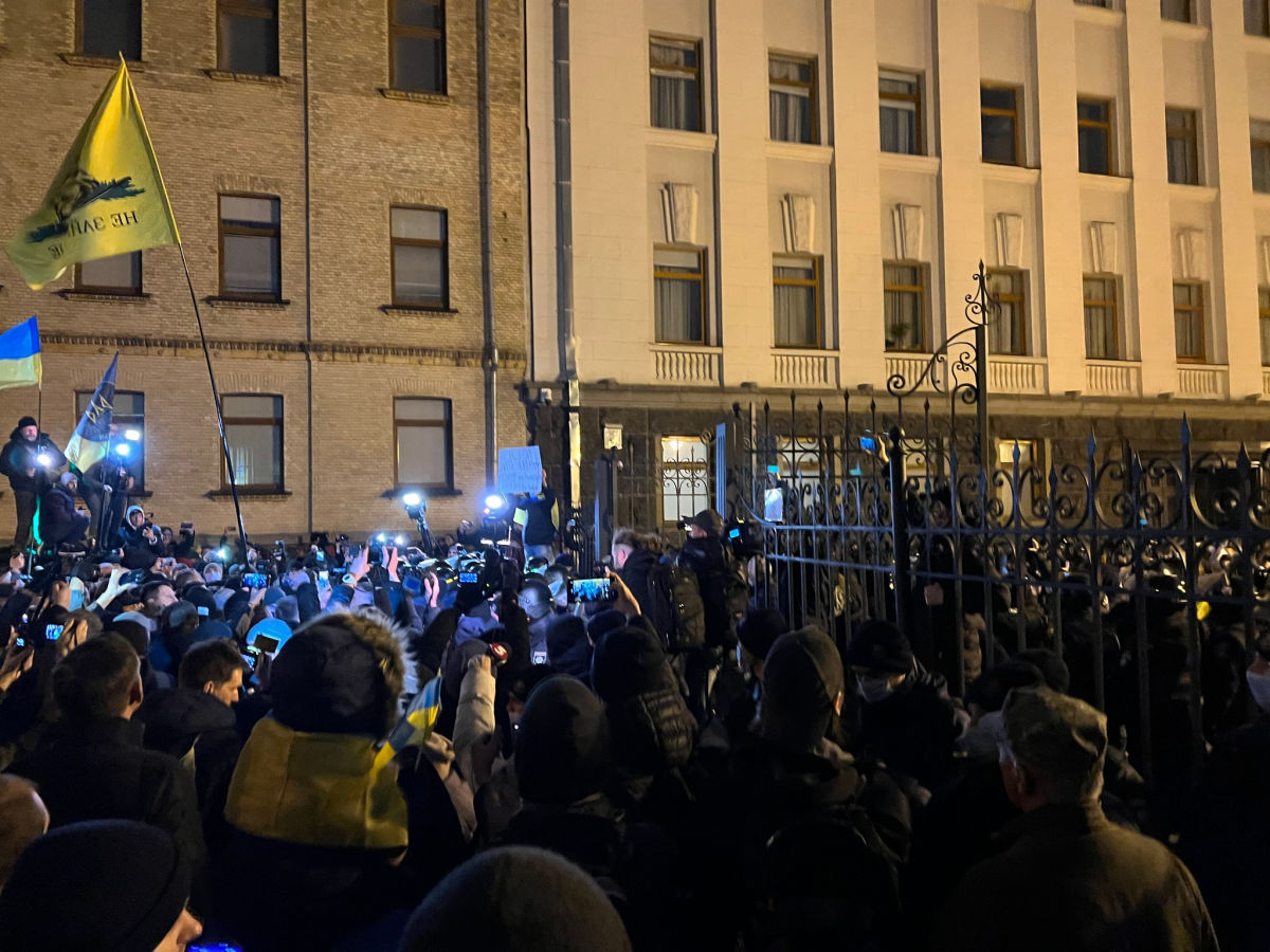 Протестующие в Киеве дали Зеленскому 10 дней на увольнение Ермака