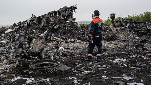 Расследование катастрофы "Боинг-777" под Торезом продлили до августа 2015 года