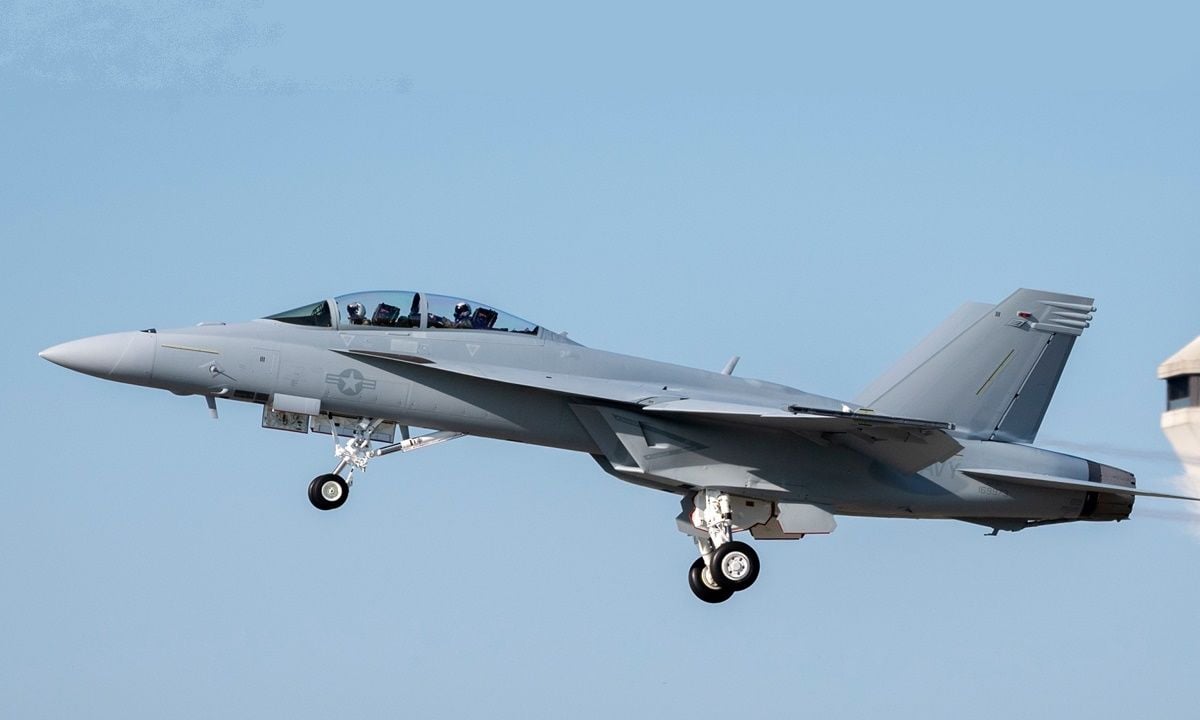 Военно-морской флот США получил первый истребитель Super Hornet Block III