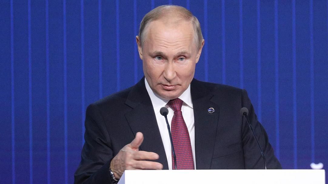 ​Путин готовит Москву к военному положению, в Крыму роют окопы