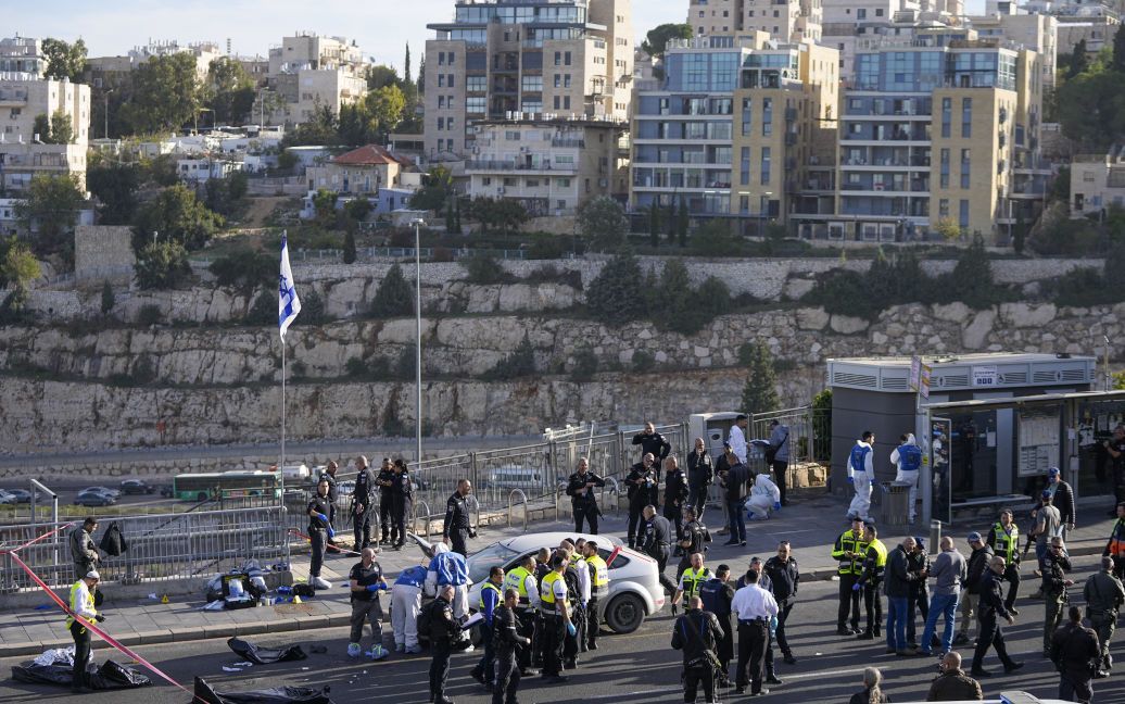 Вийшли з машини та відкрили вогонь по людях: у Єрусалимі стався напад терористів на мирних жителів