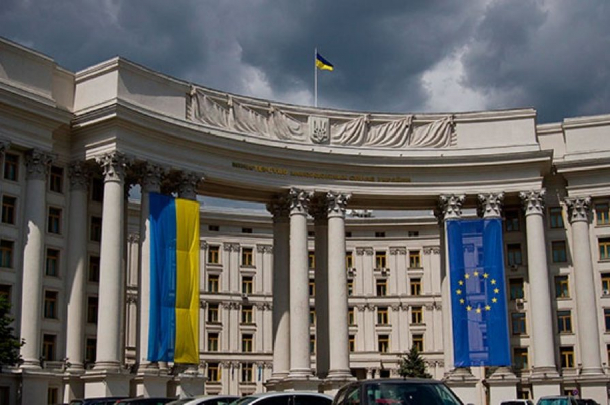 Запрет на выезд из Украины: МИД сделал экстренное заявление по скандалу
