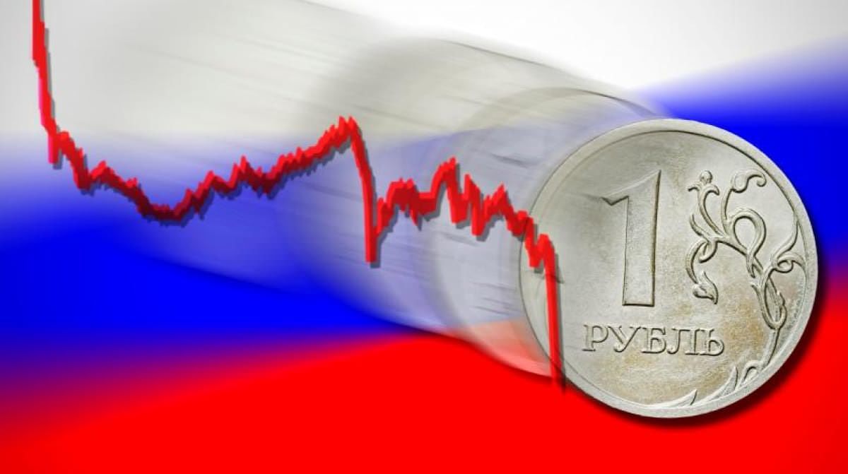 РФ накриває фінансова паніка: росіяни виносять готівку з банків зі швидкістю 2,6 мільярда на годину