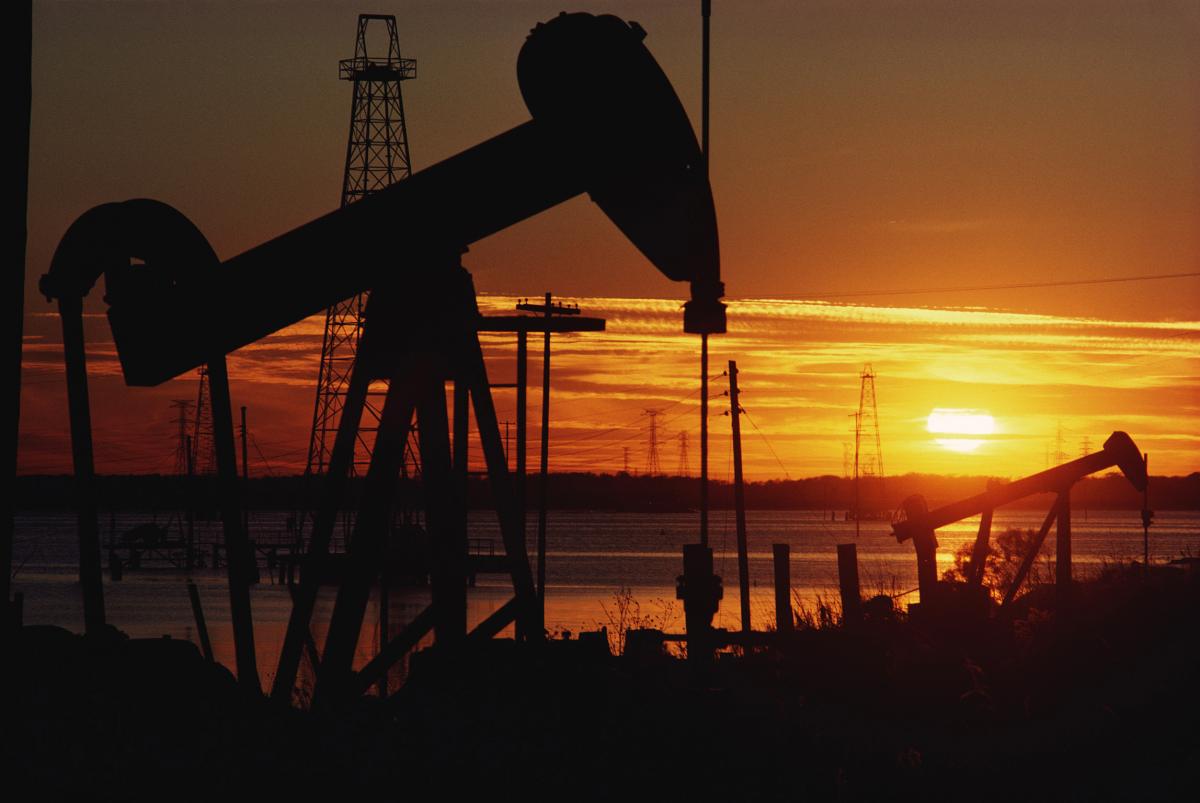 Саудовская Аравия заявила о готовности увеличить добычу нефти и снизить ее стоимость до 20 долларов за баррель