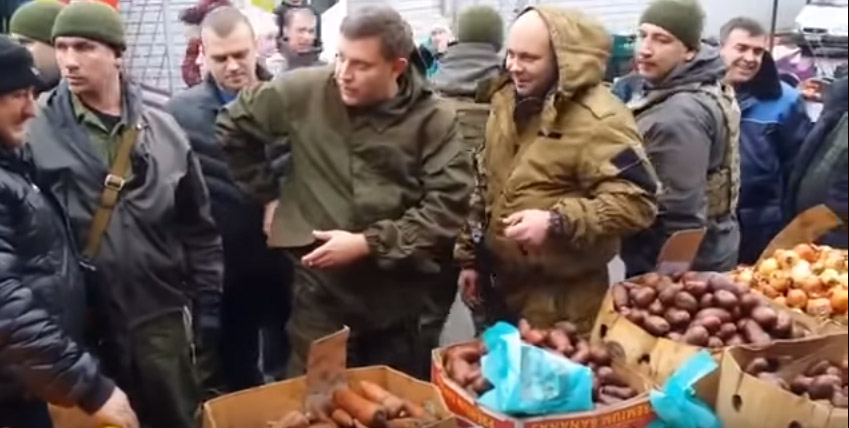 ​Главарь ДНР Захарченко пугал торговцев на донецком рынке пистолетом