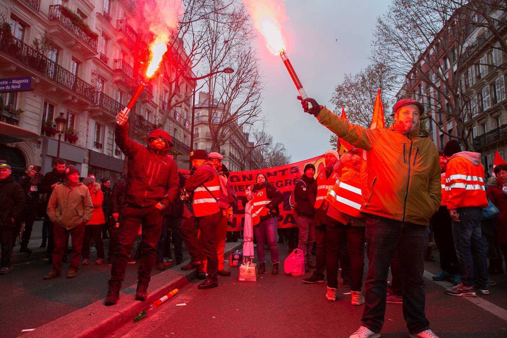 Протесты во Франции перешли на новый уровень: что происходит