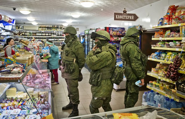 "С Украиной было лучше. А сейчас едим одну отраву", - крымчане скучают за украинским хлебом и открыто проклинают "освободителей"