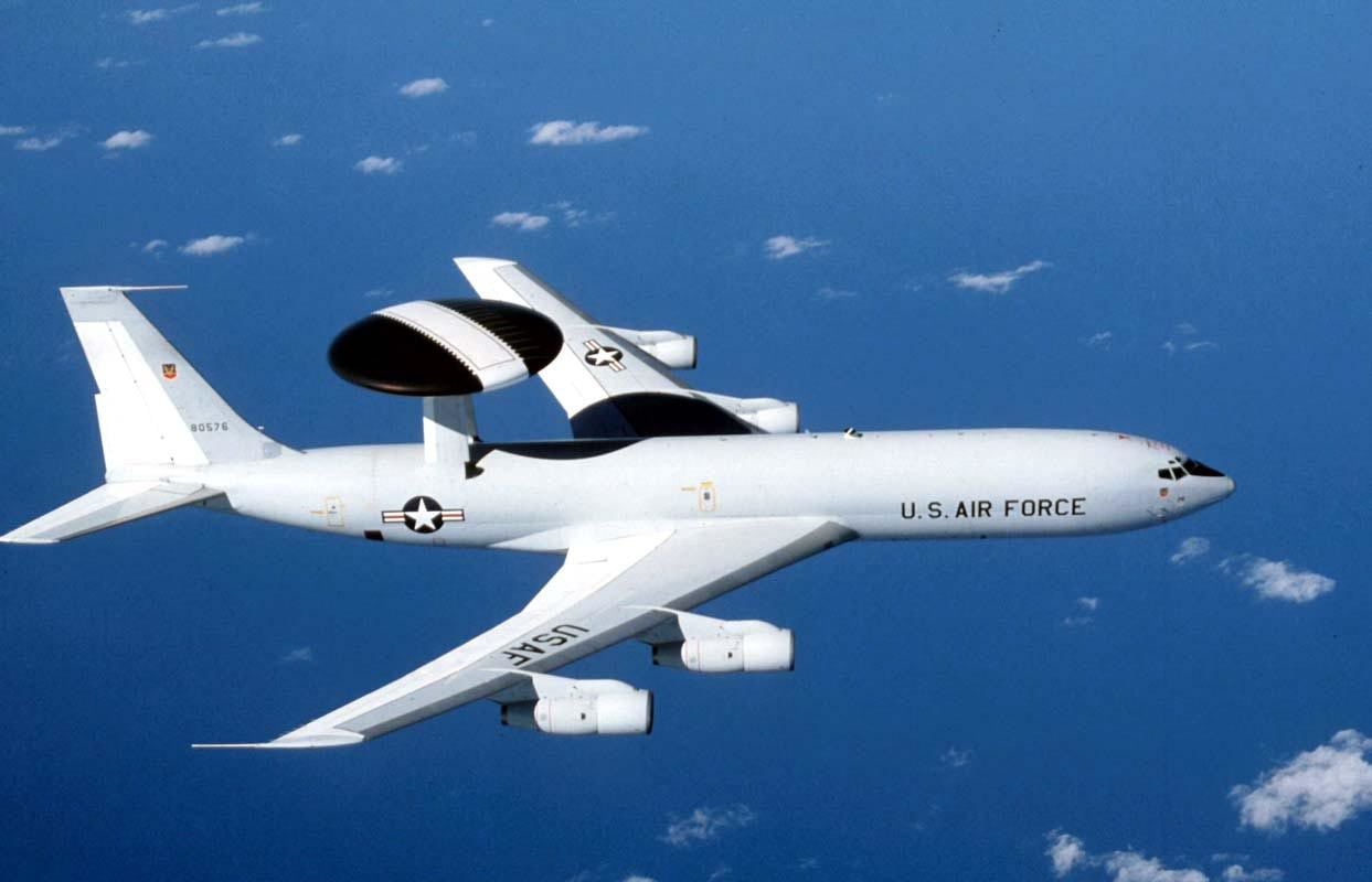 Истребители США и НАТО начали сканировать Калининград: в воздухе замечены AWACS и EA-37B