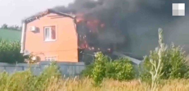 Пожар в Таганроге РФ: на дом упал российский беспилотник