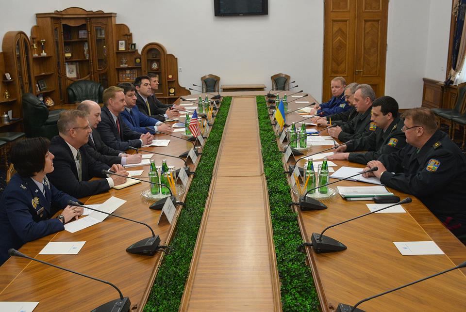 Украина на пути в НАТО: Муженко провел встречу с замминистром обороны США