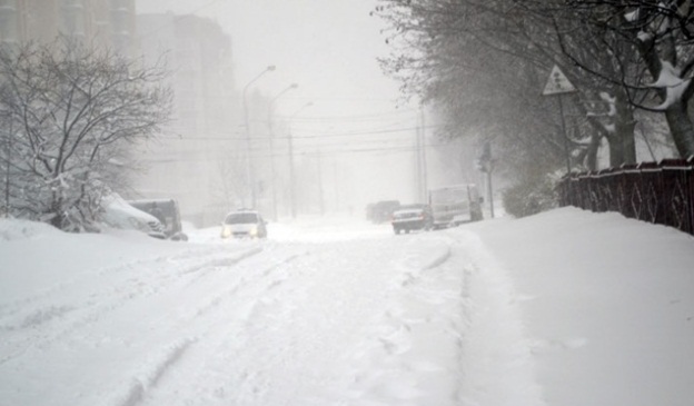 Западную Украину заносит снегом: на дорогах огромные пробки, коммунальщики  в панике