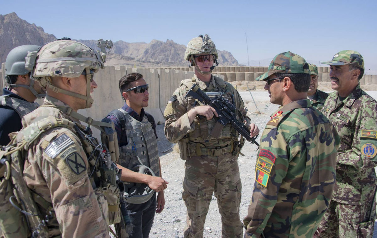 США перебросили морпехов в аэропорт Кабула и предупредили талибов