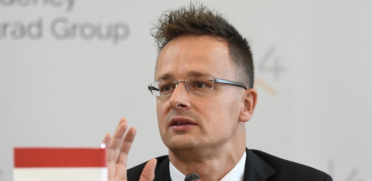 Глава МИД Венгрии назвал видео с выдачей паспортов "операцией украинских спецслужб"