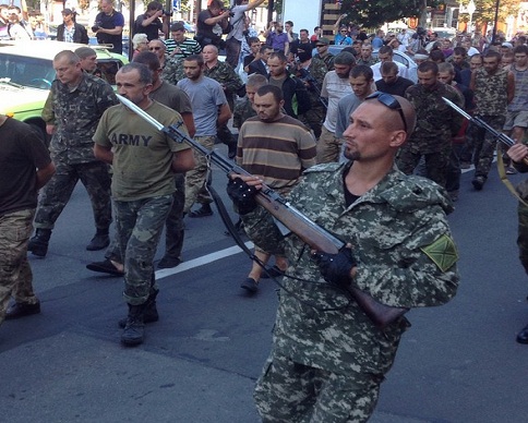 В Минобороны будут устанавливать личности «пленных», показанных на «параде» в Донецке 