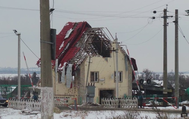 В результате обстрела окраин Донецка ранена женщина