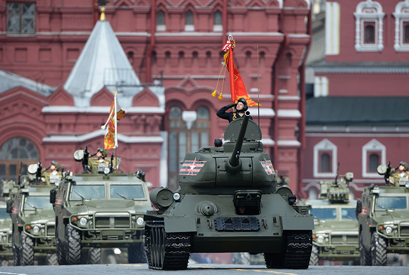 В Москве на генеральной репетиции Парада Победы внезапно сорвался пролет авиации: стала известна причина