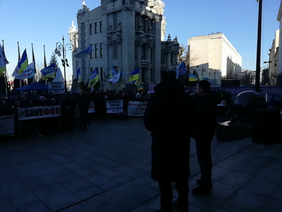 Центр Киева охватили протесты: люди под зданием Офиса президента выставили требования, детали