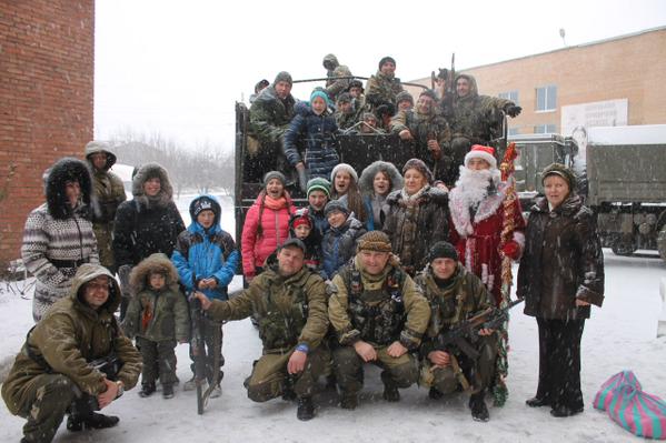 Хоровод с боевиками и вата в подарок: в ДНР зовут к себе туристов на новогодние праздники