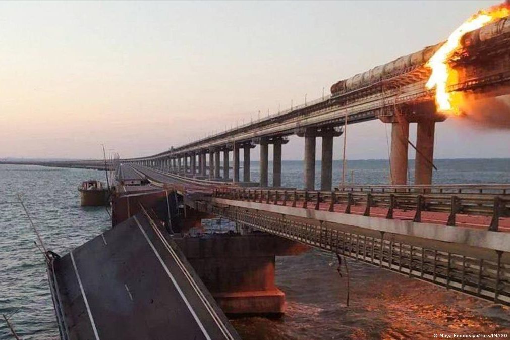 Экс-глава МИД Литвы намекнул, что Крымскому мосту осталось недолго