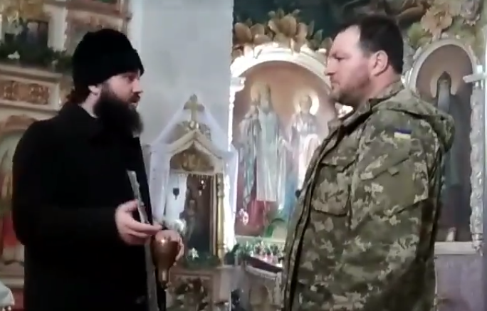 В Винницкой области священник УПЦ МП выгнал дочь воина АТО за молитвы на украинском языке  