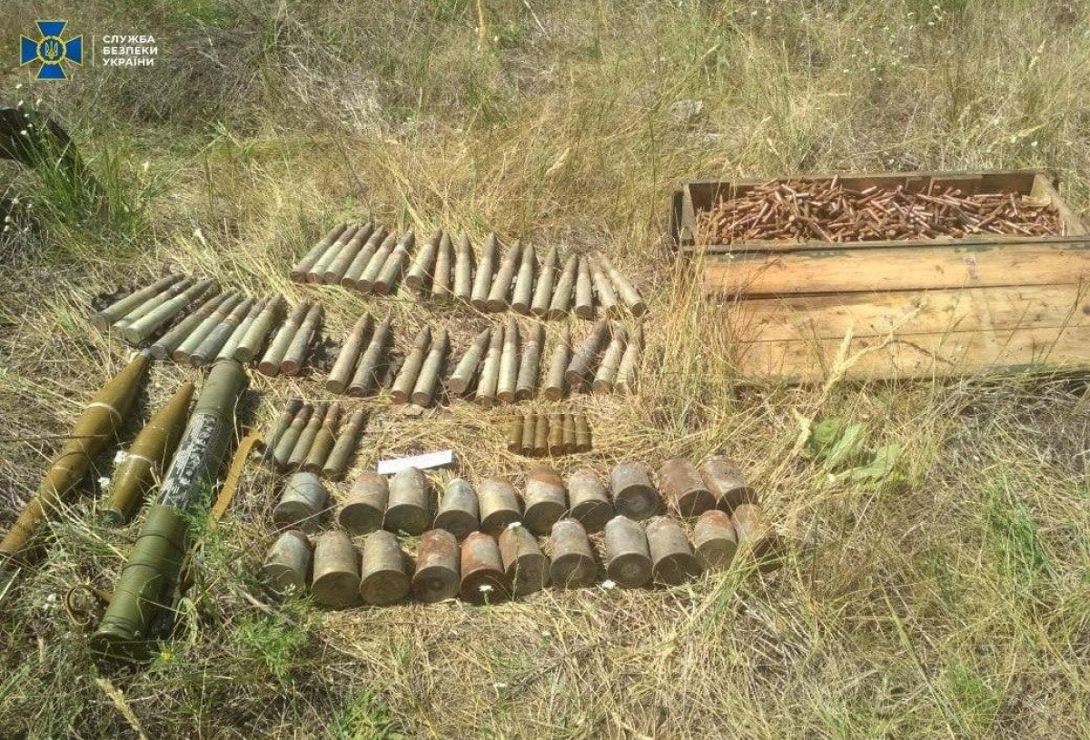 Наемник РФ подорвал мост в Луганской области: в СБУ показали уже второй схрон боевика