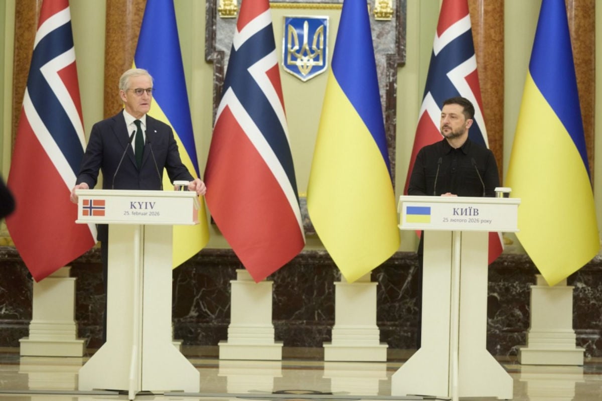 Зеленский ответил на слова Кремля о планах Франции и Британии вооружить Украину ядерной бомбой