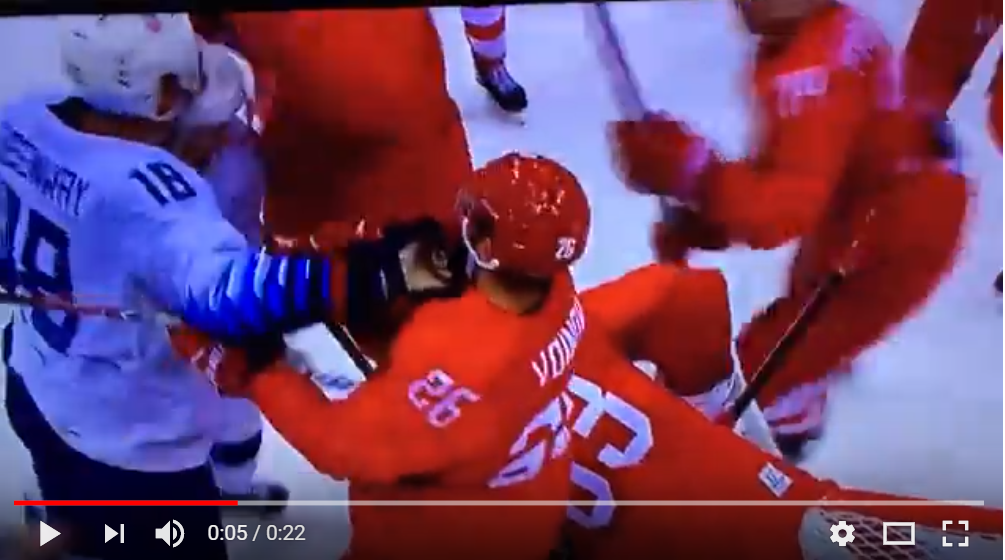 Сборная России по хоккею устроила драку с командой США прямо во время матча: опубликовано видео массового побоища на Олимпиаде - кадры