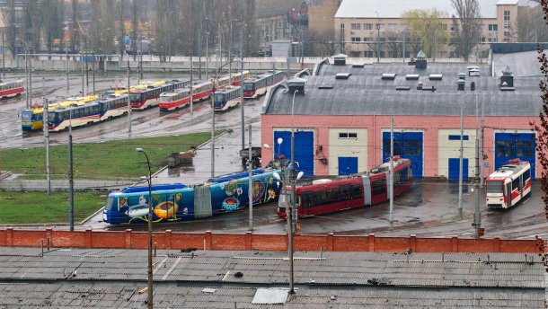 Страшный взрыв в трамвайном депо Киева: 60-летняя женщина-машинист погибла на месте, второго пострадавшего спасают врачи