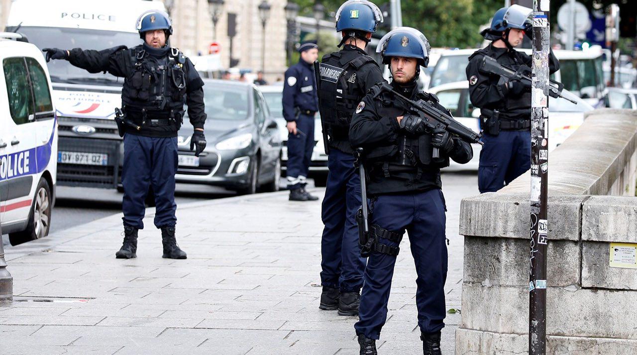 Задержанный в Париже собирался устроить резню - террориста сдал отец