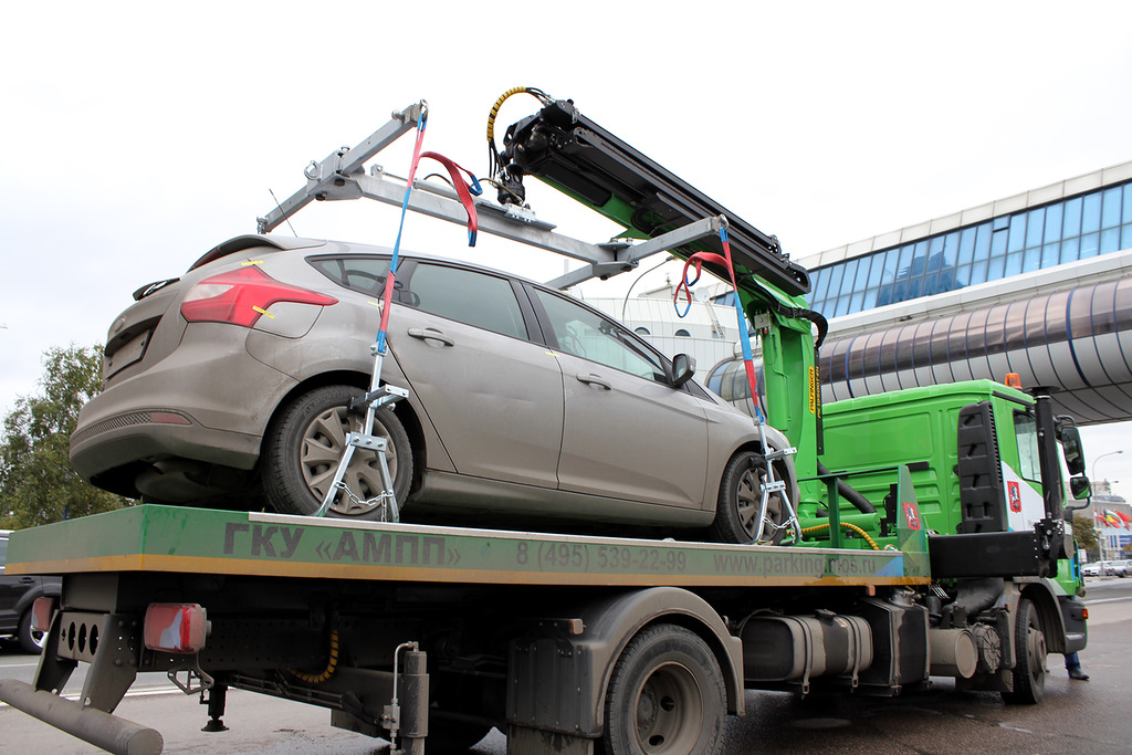 В Кремле заявили о законности эвакуации автомобилей администрации Путина