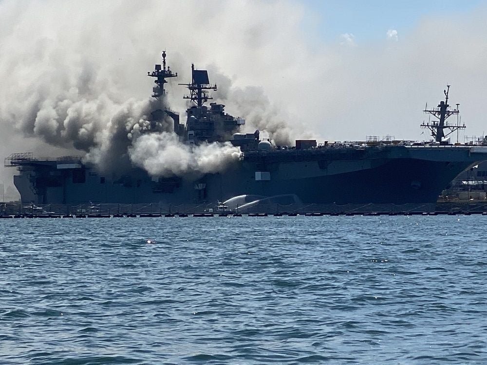ВСУ подбили возле Одессы российский военный корабль, на палубе которого виден дым, – СМИ