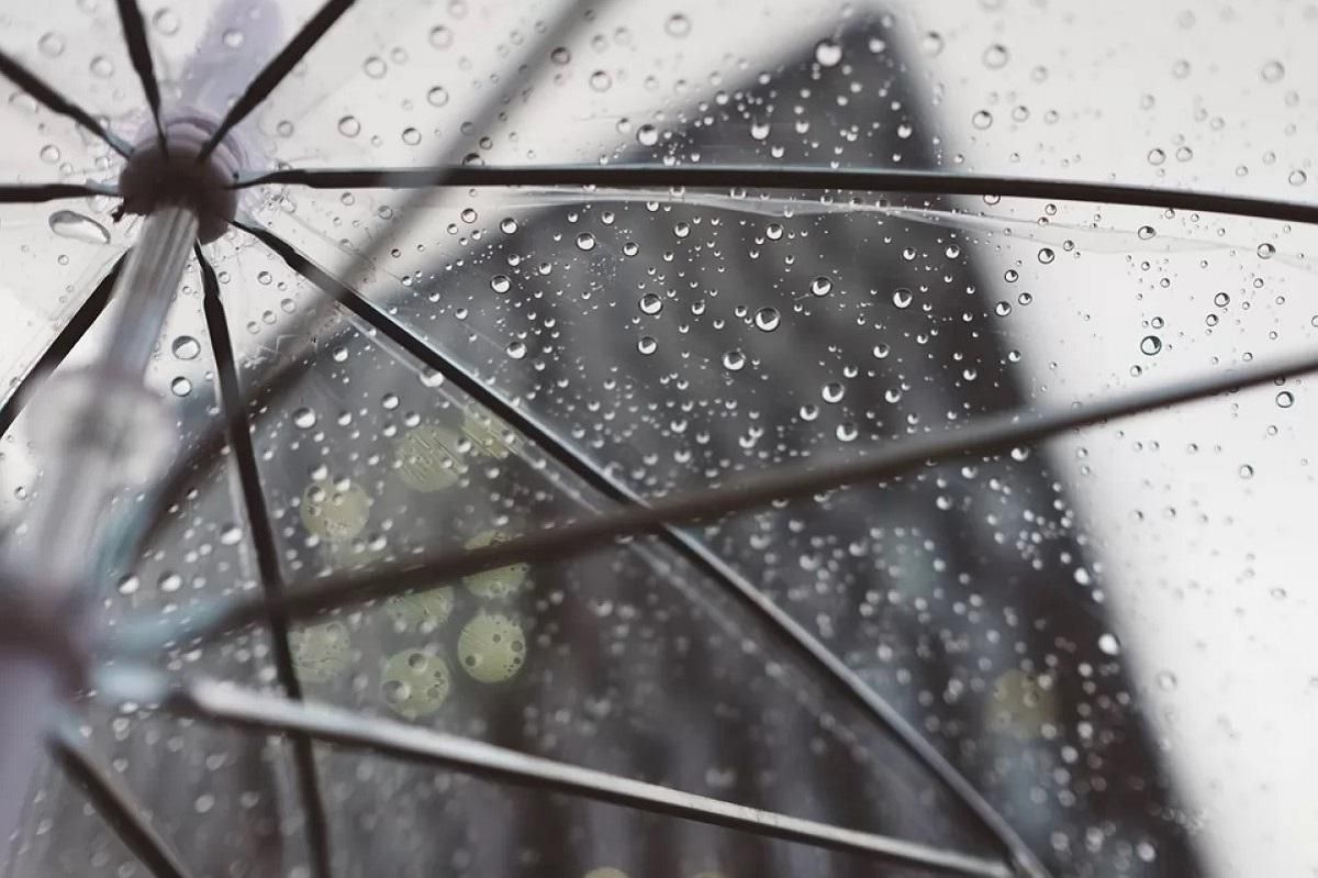 Дождь со снегом и сильный ветер: синоптик предупредила Украину о погоде в воскресенье