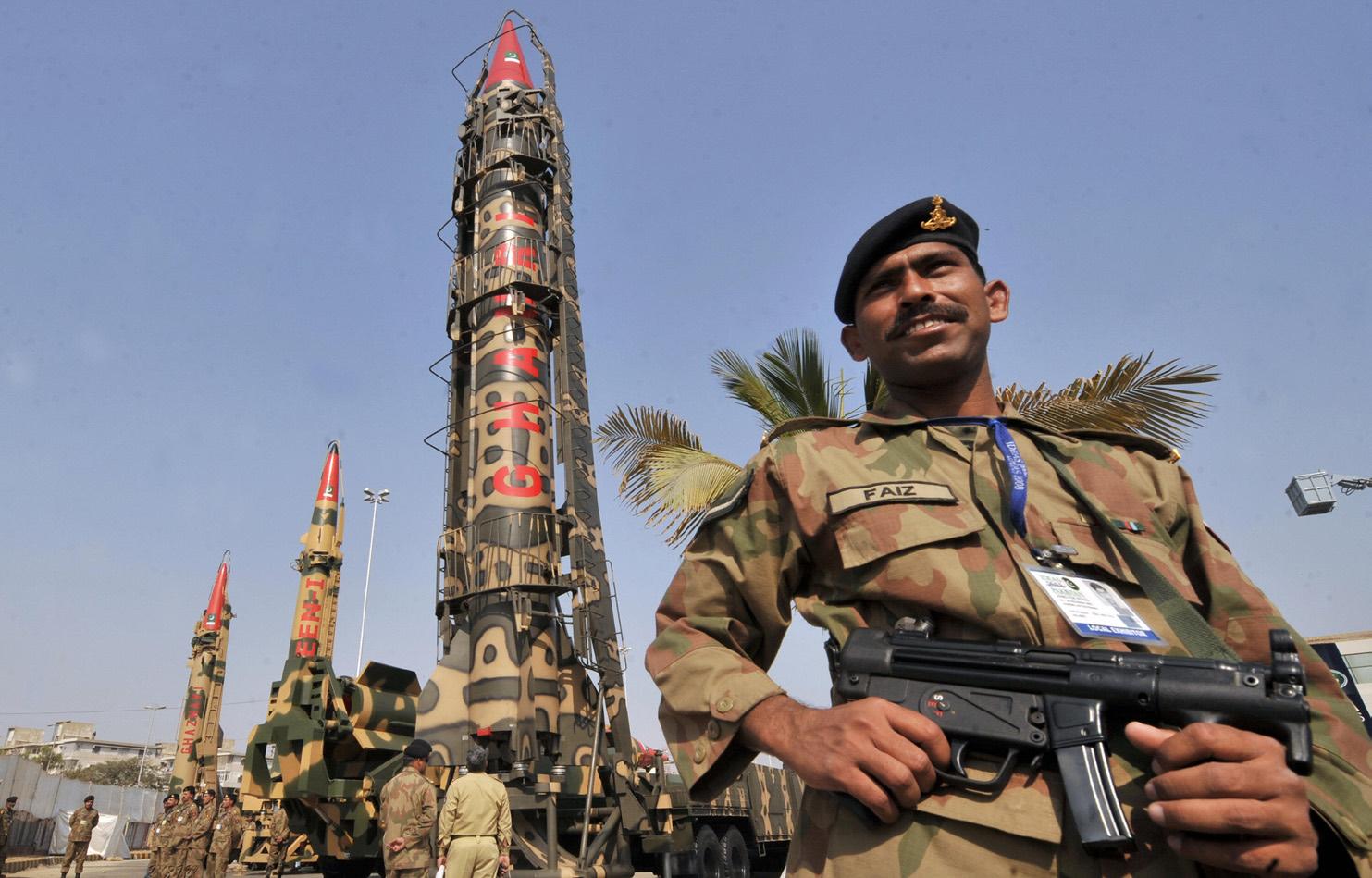 Мир на грани катастрофы: Пакистан готовится нанести ядерный удар по Индии, начата перегруппировка войск 
