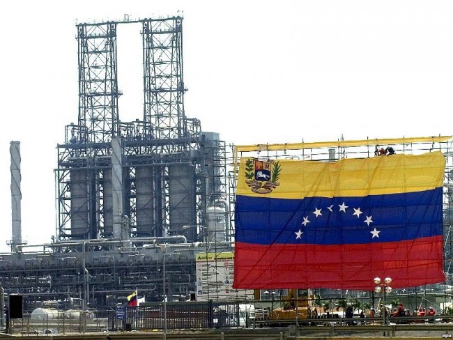 Венесуэла сформирует новый бюджет из расчета $60 за баррель нефти