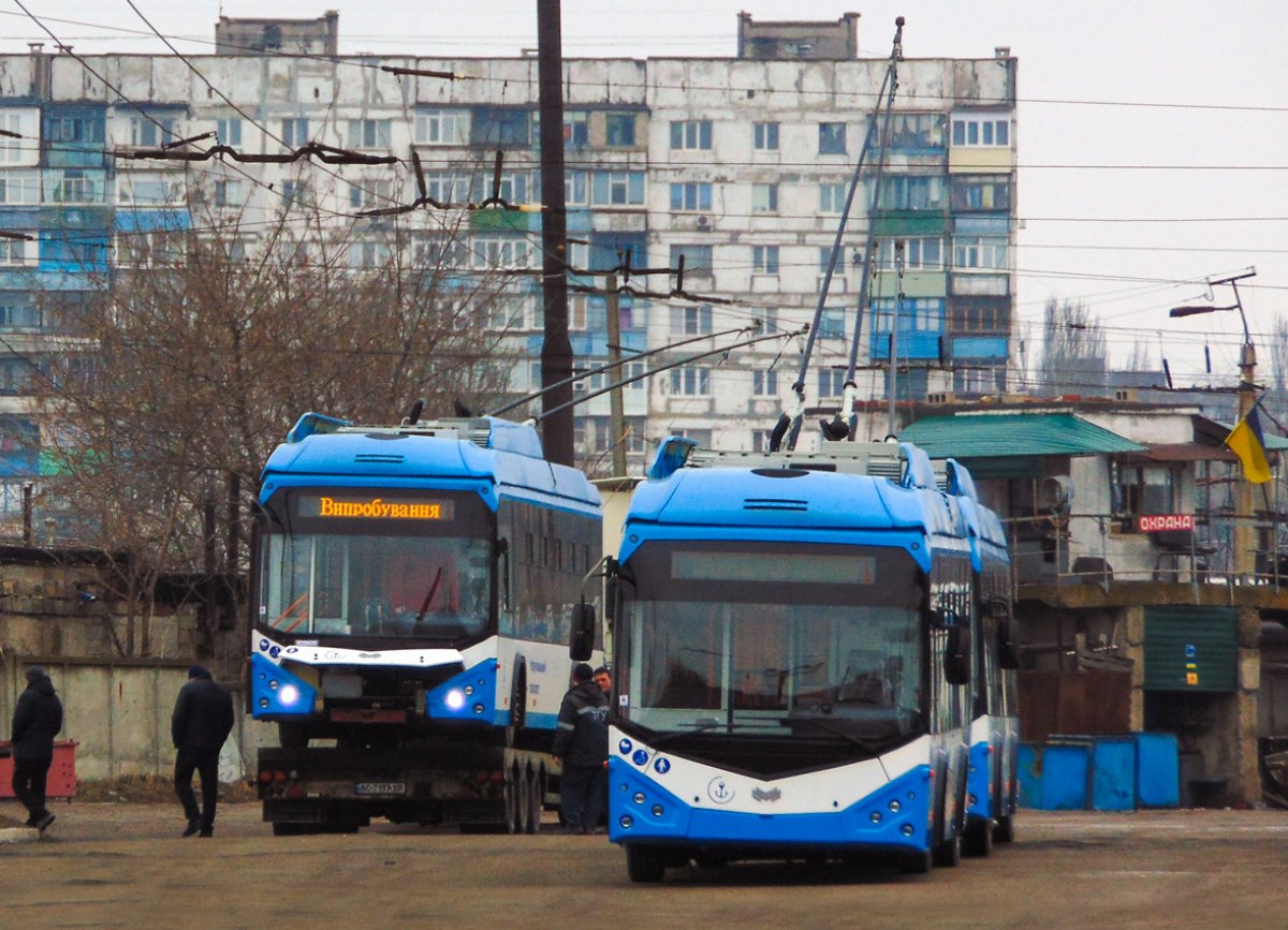 В Мариуполе замечание кондуктора о защитной маске спровоцировало драку в троллейбусе